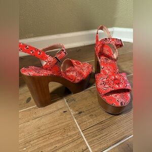 Red Bandana Print Platform Heels – Size 7.5 US – Bold & Retro Chic!